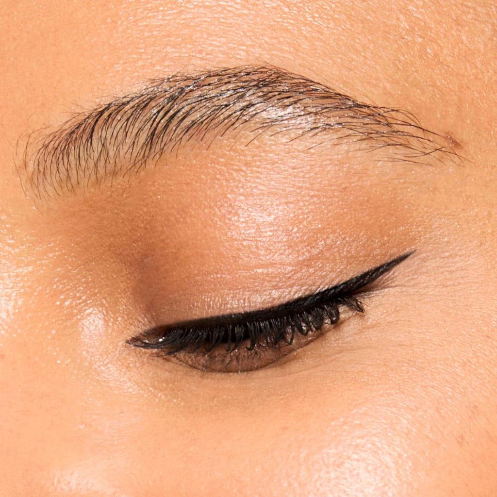 Honest Beauty Longlasting Liquid Eyeliner | Smudge+Flake Proof, Precise Application | Hypoallergenic
